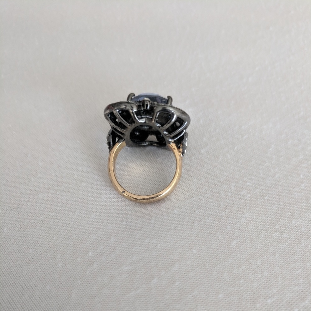 Purple rectangular stone statement ring - Picture 3 of 4